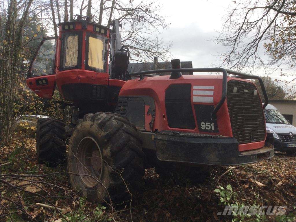 Komatsu 951 Harvesterji