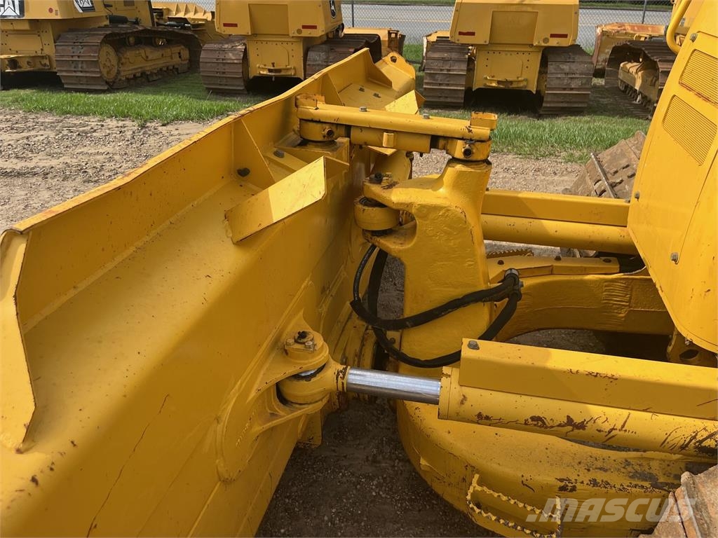 Komatsu D61PX-24 Buldozer sobre oruga