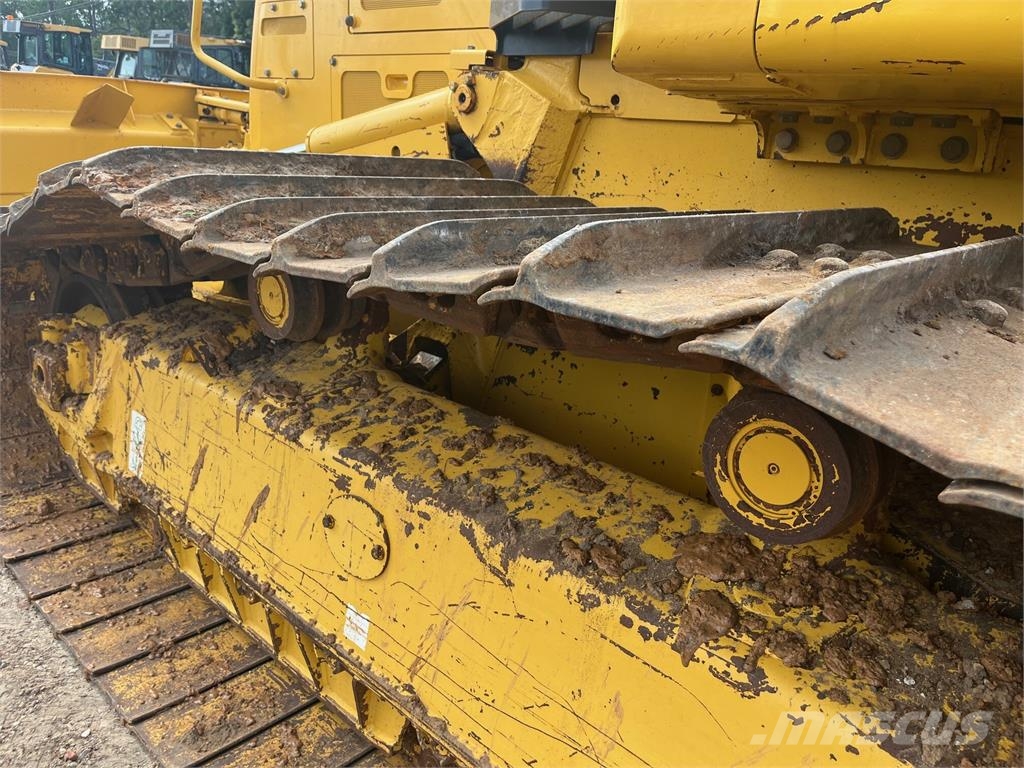 Komatsu D61PX-24 Buldozer sobre oruga