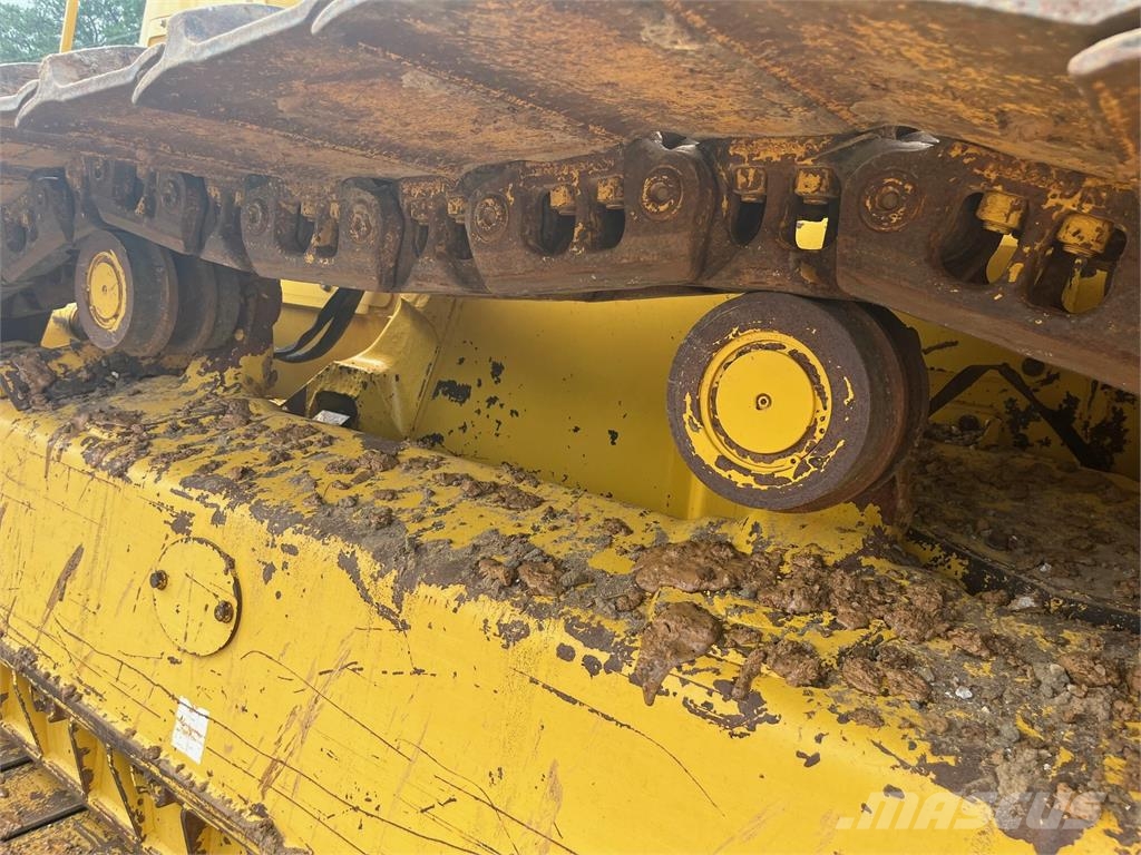 Komatsu D61PX-24 Buldozer sobre oruga