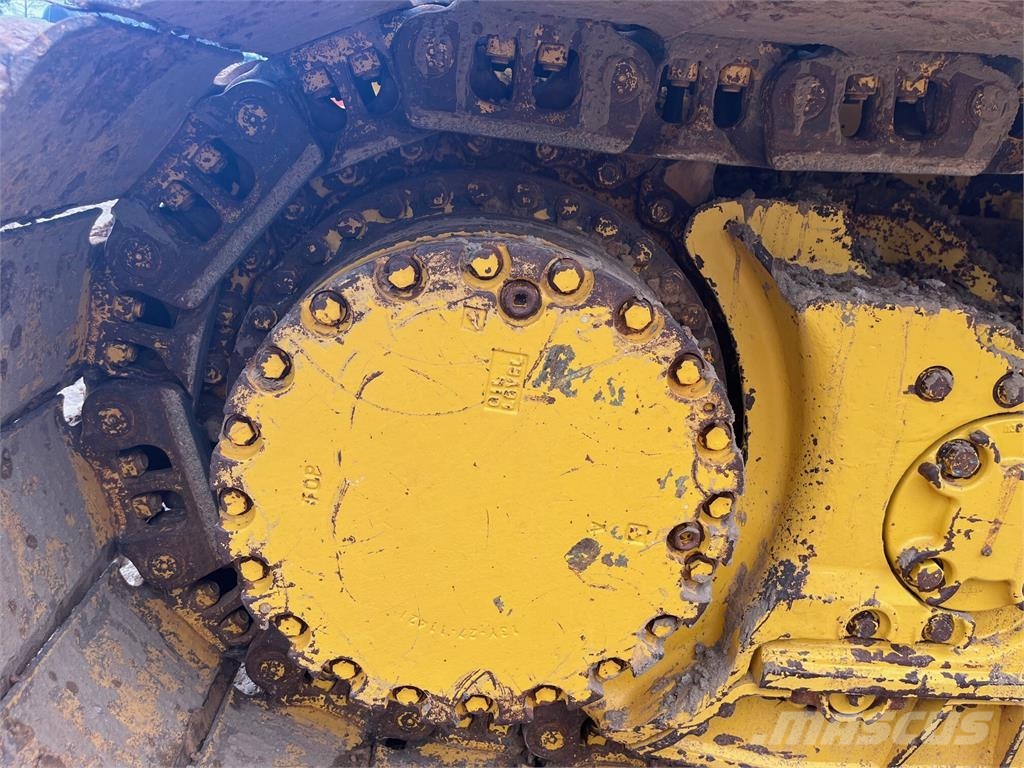 Komatsu D61PX-24 Buldozer sobre oruga
