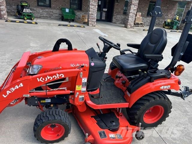 Kubota BX2380 جرارات مدمجة