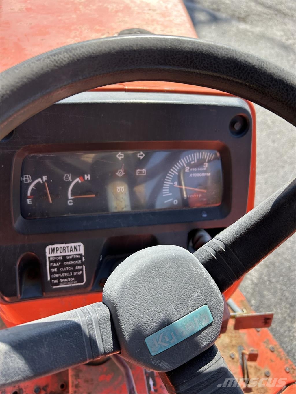 Kubota L2800 Naudoti kompaktiški traktoriai