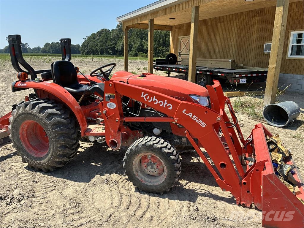 Kubota L3301 Compact tractors