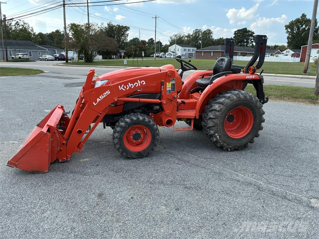 Kubota L3301 Compact tractors