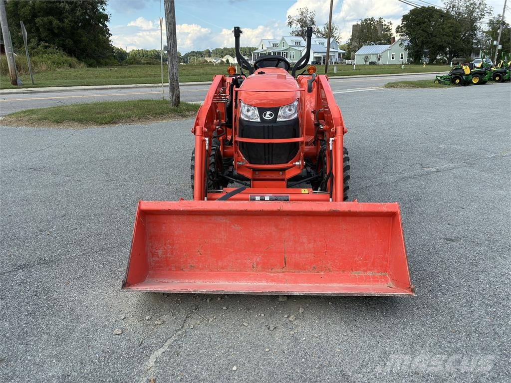 Kubota L3301 Compact tractors