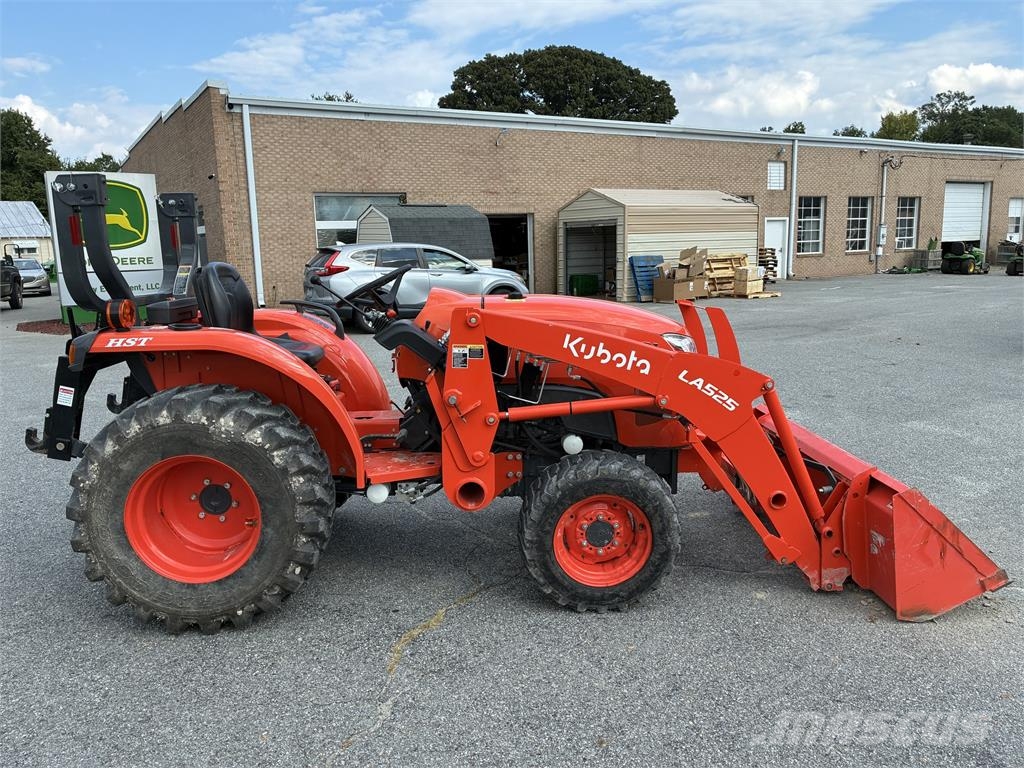 Kubota L3301 Compact tractors