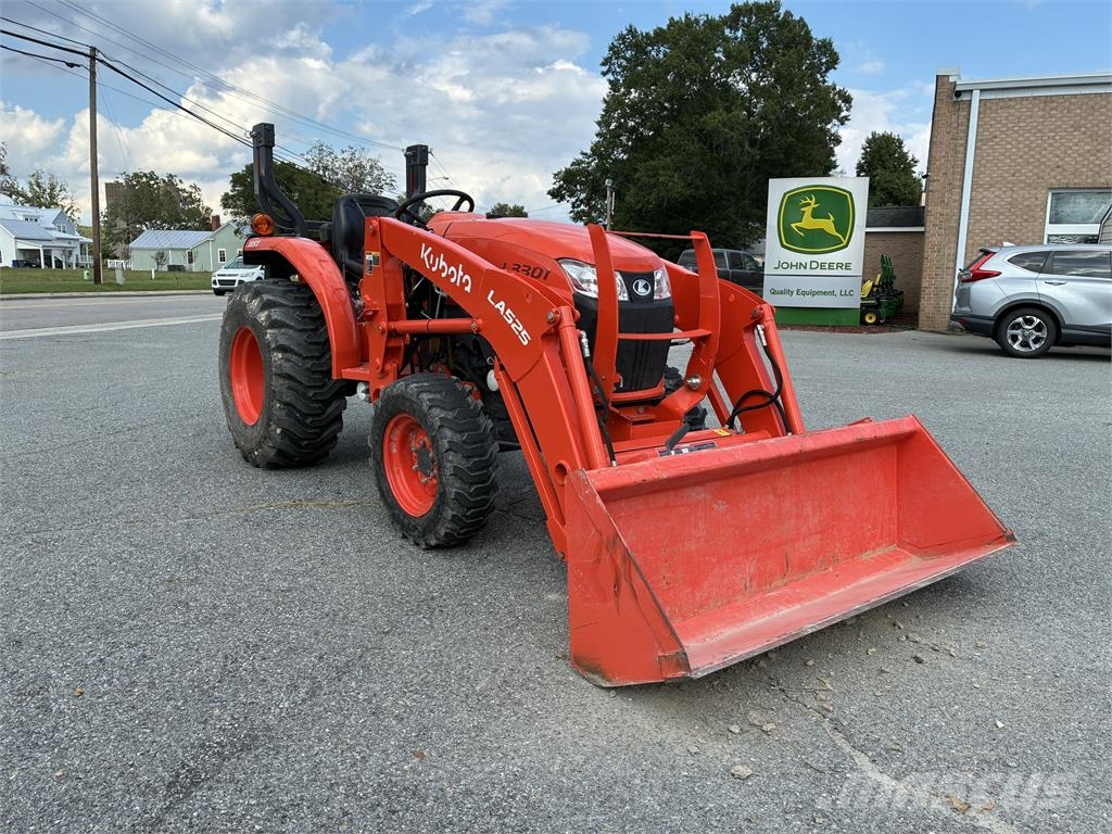 Kubota L3301 Compact tractors