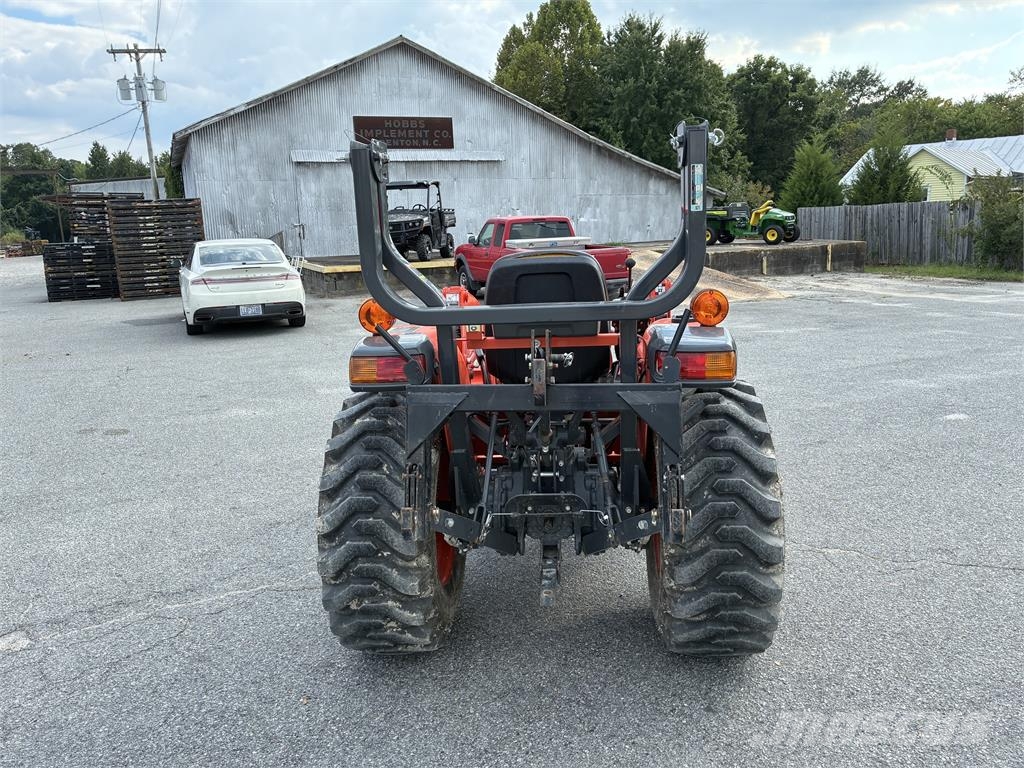 Kubota L3301 Compact tractors
