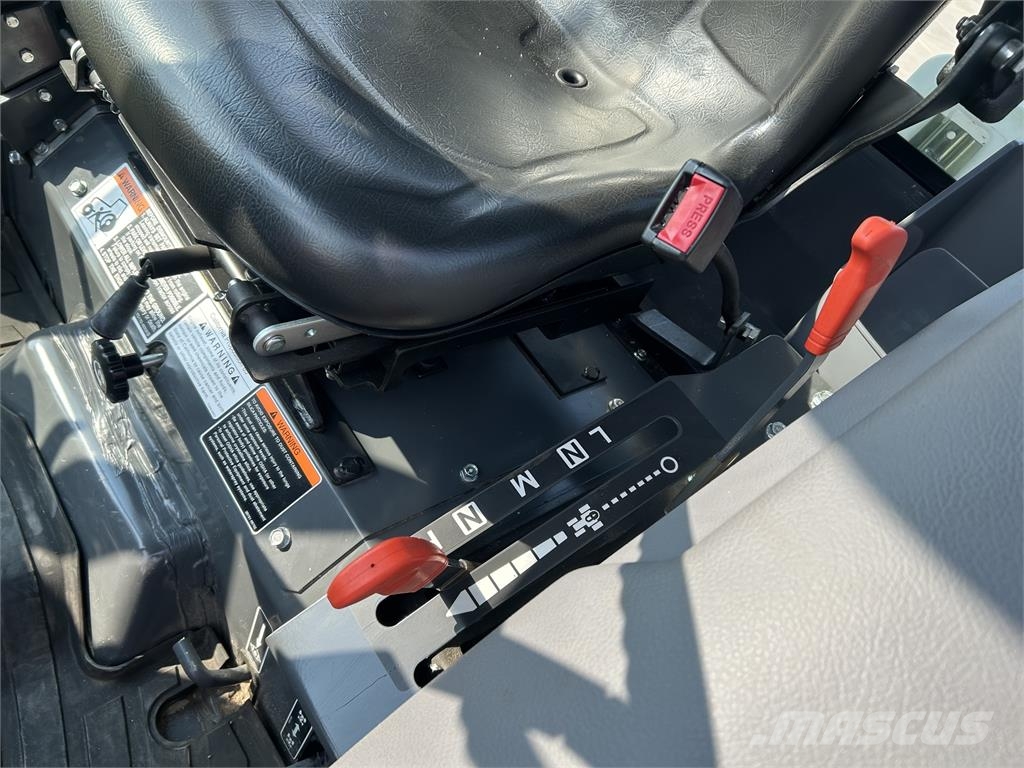 Kubota MX5400 Traktori