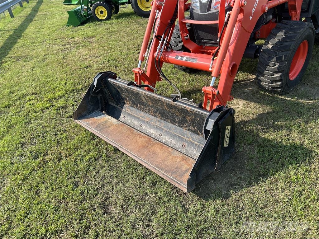 Kubota MX5400 Traktori