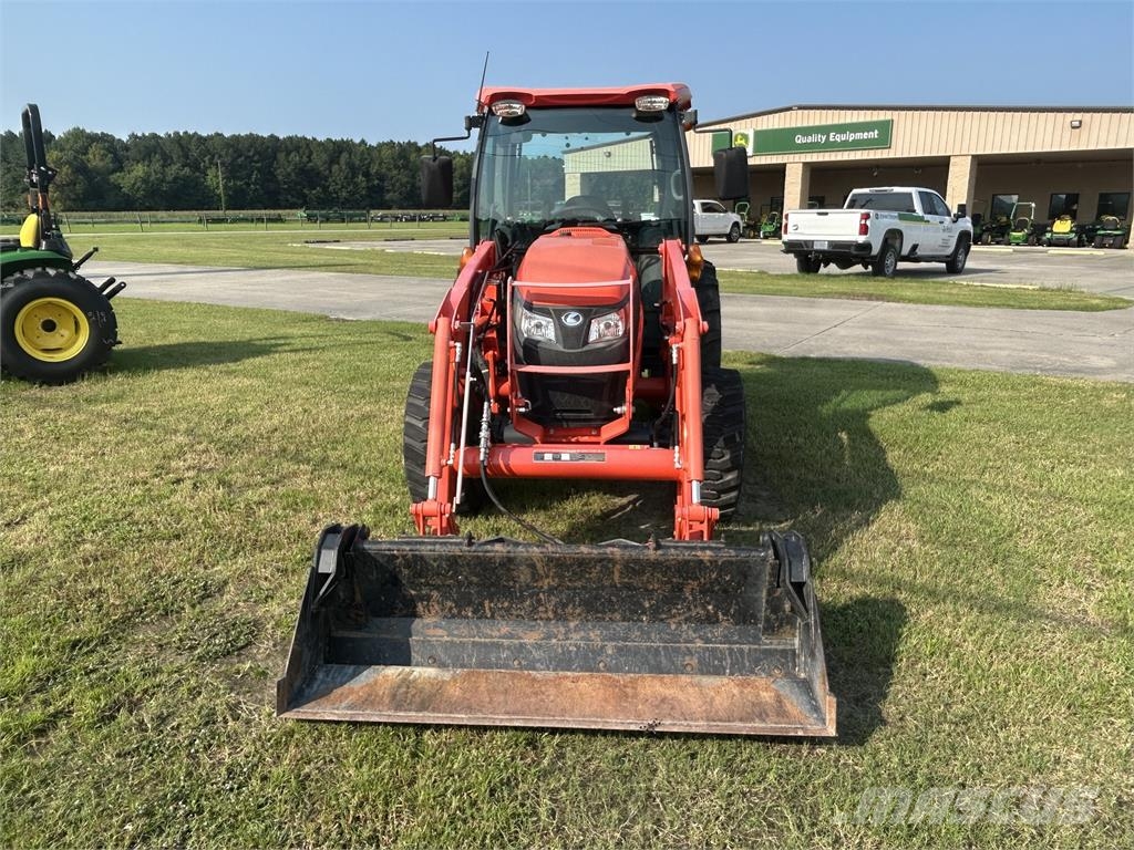Kubota MX5400 Traktori