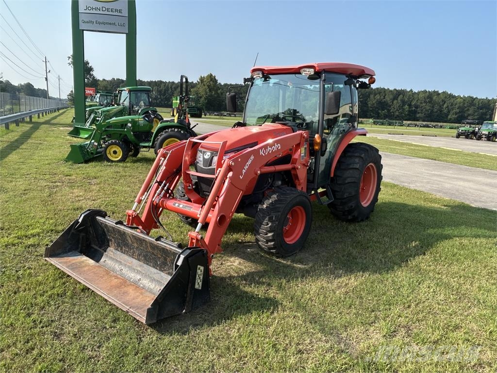 Kubota MX5400 Traktori