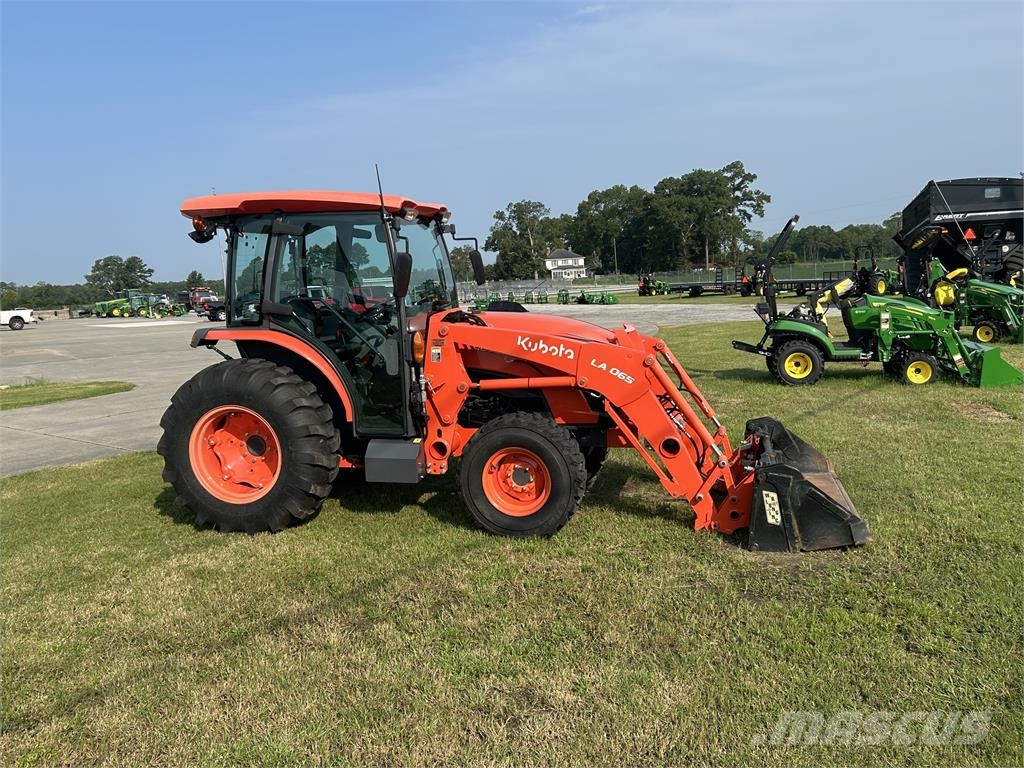 Kubota MX5400 Traktori