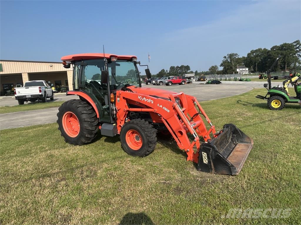 Kubota MX5400 Traktori