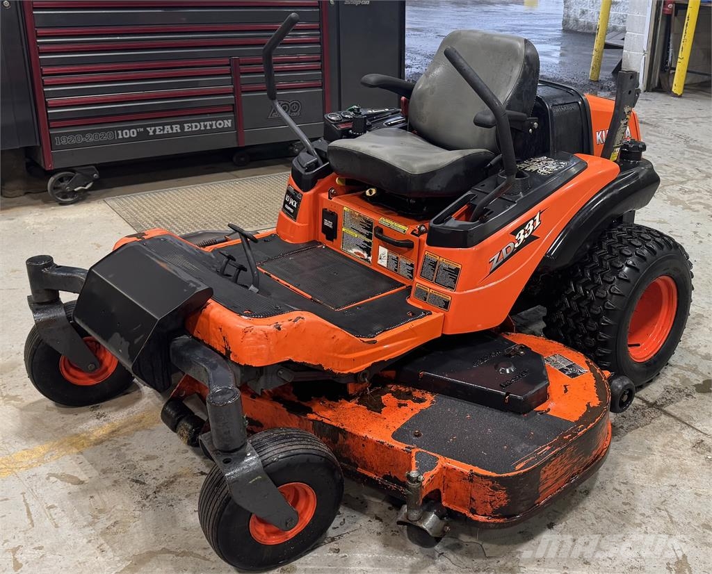 Kubota ZD331 Tosaerba zero turn