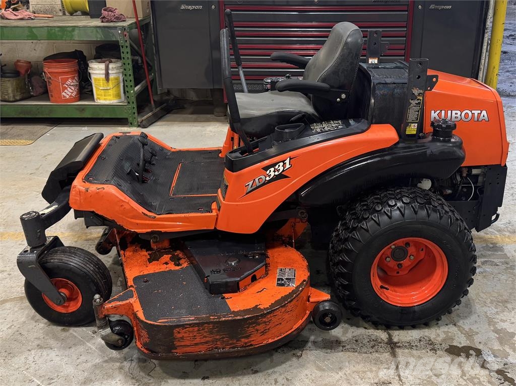 Kubota ZD331 Tosaerba zero turn