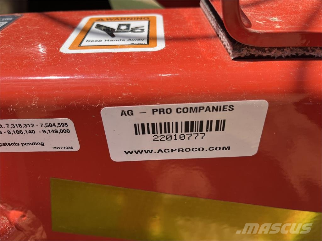 Kuhn SR110 مكابس وميبسات التبن