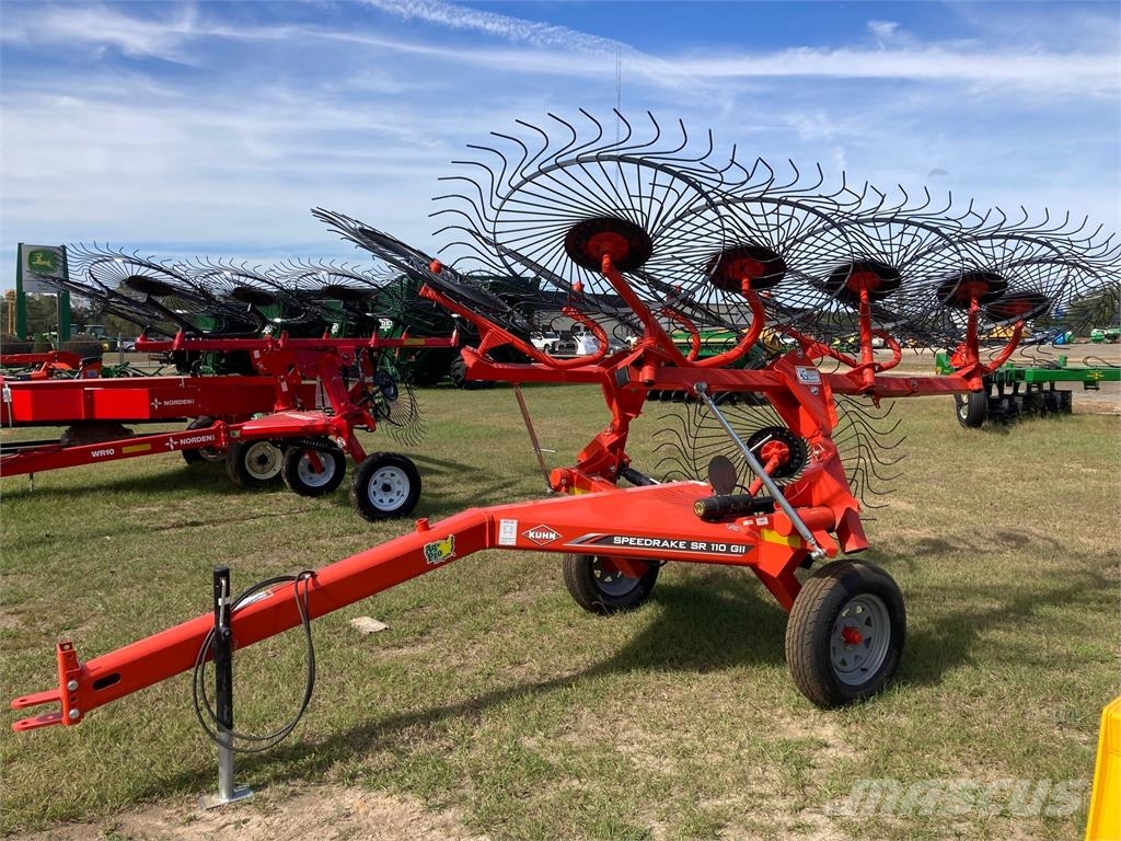 Kuhn SR110 مكابس وميبسات التبن