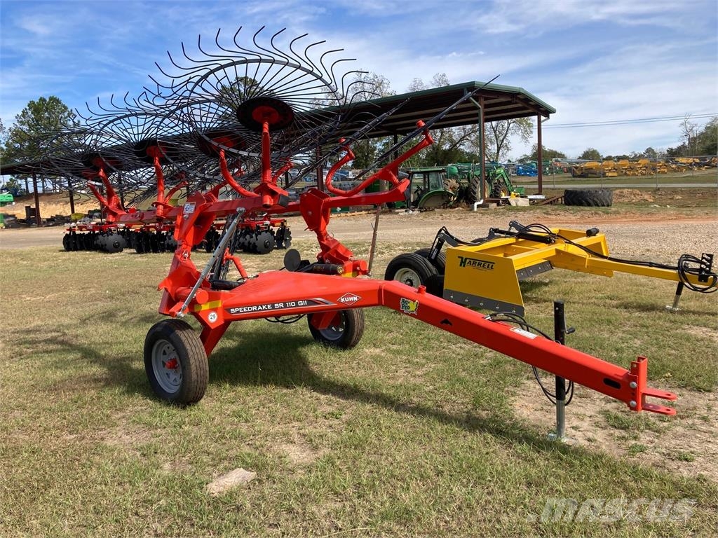 Kuhn SR110 مكابس وميبسات التبن