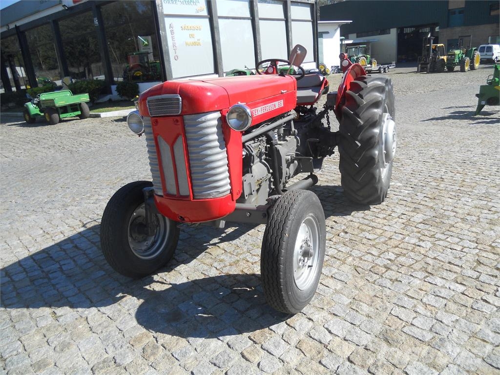 Massey Ferguson 65 Трактори
