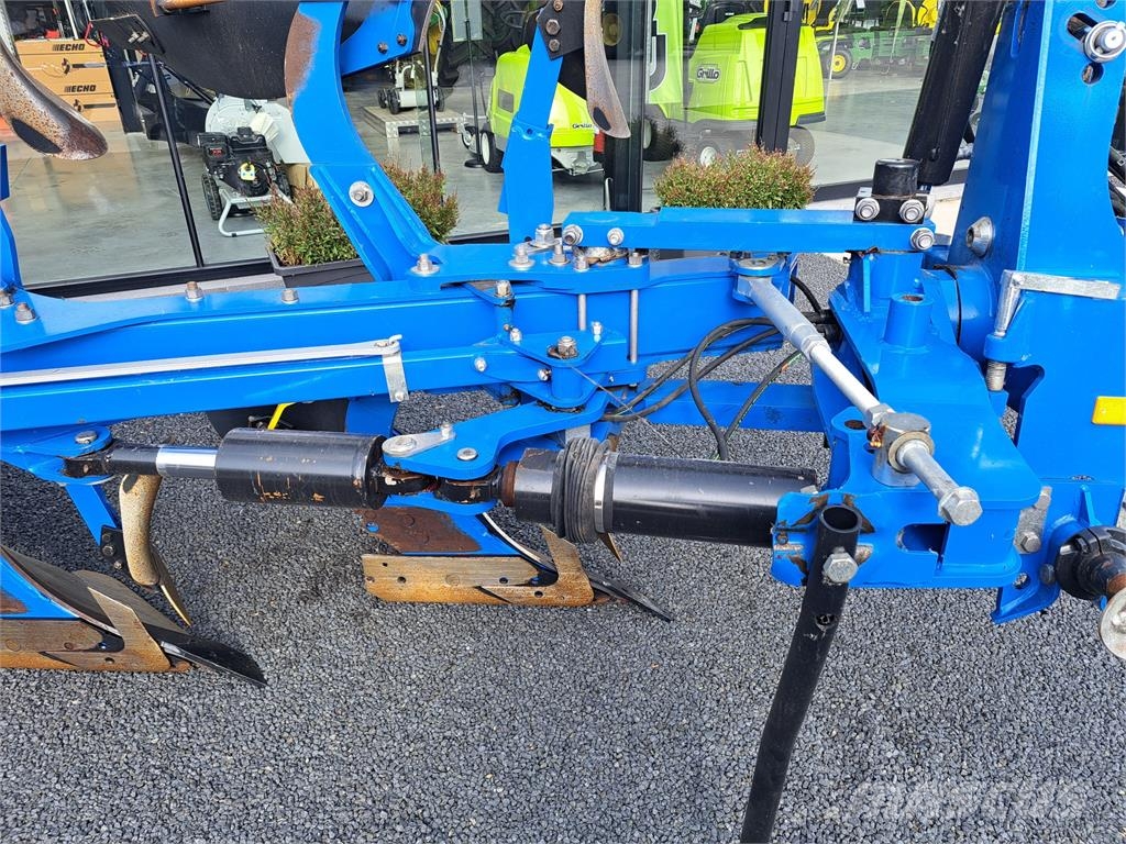New Holland PHV51080S XLD Dvojstranné pluhy