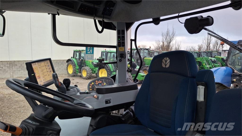 New Holland T7. 245 トラクター