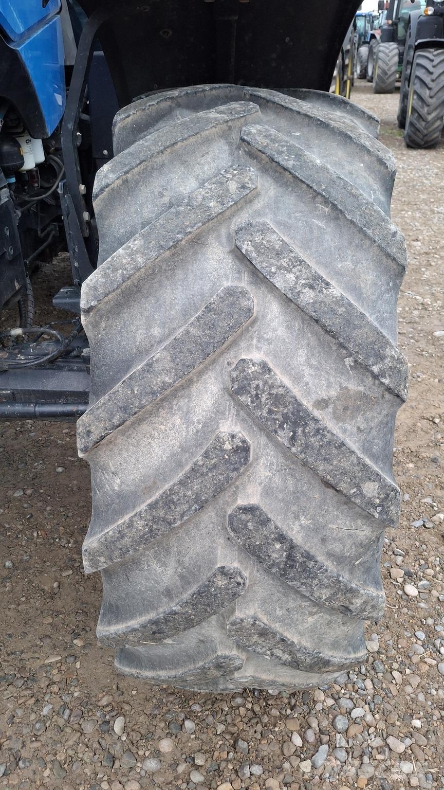 New Holland T7. 245 トラクター