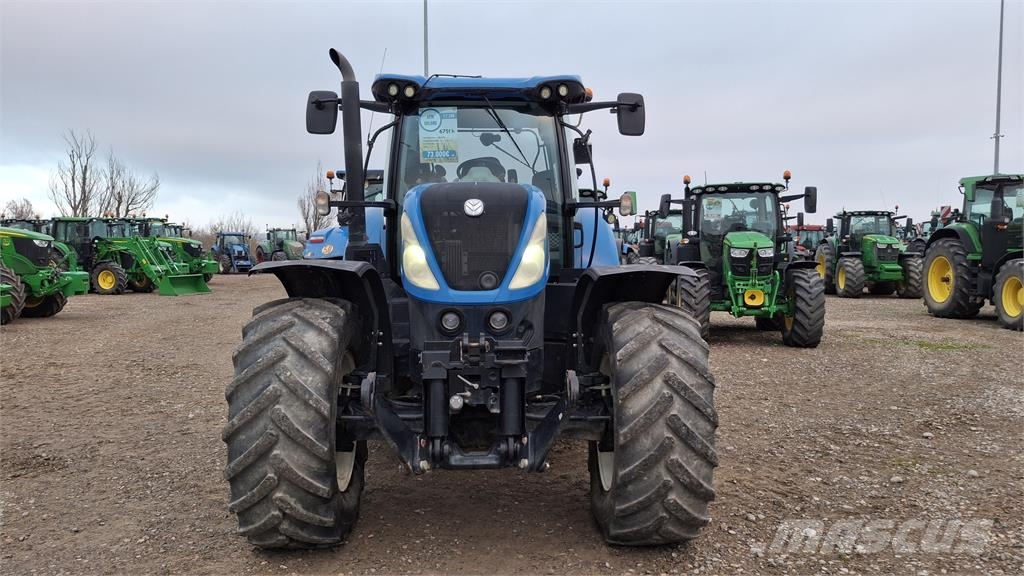 New Holland T7. 245 トラクター