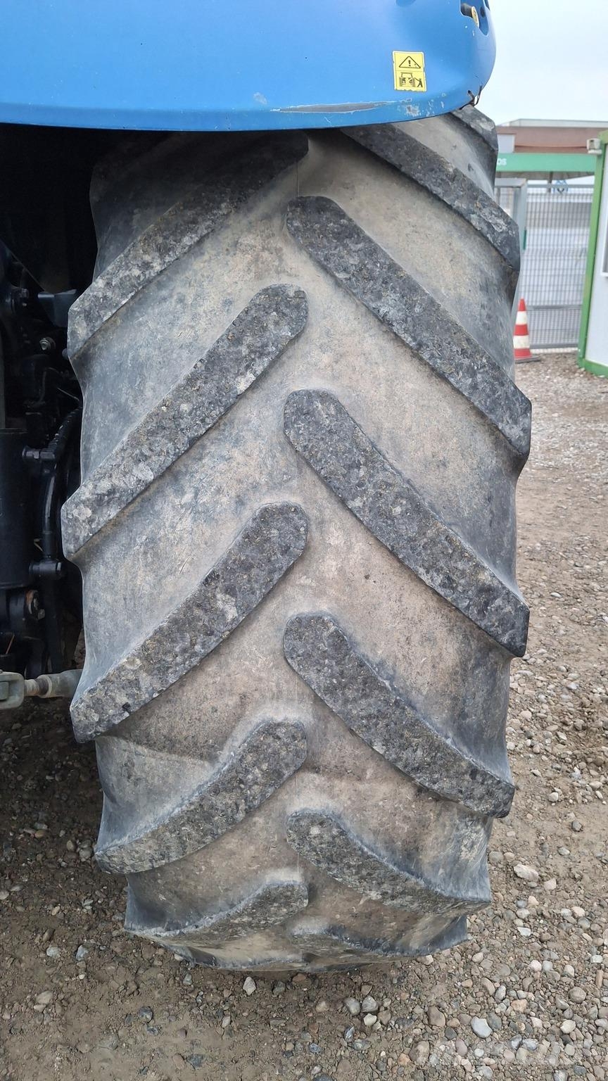 New Holland T7. 245 トラクター