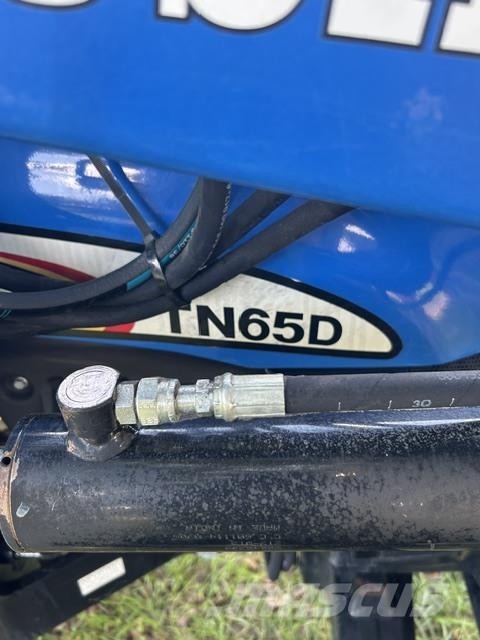 New Holland TN65D الجرارات