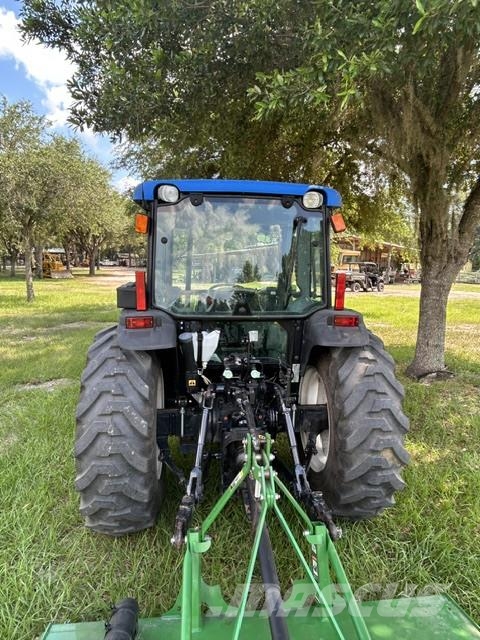 New Holland TN65D الجرارات