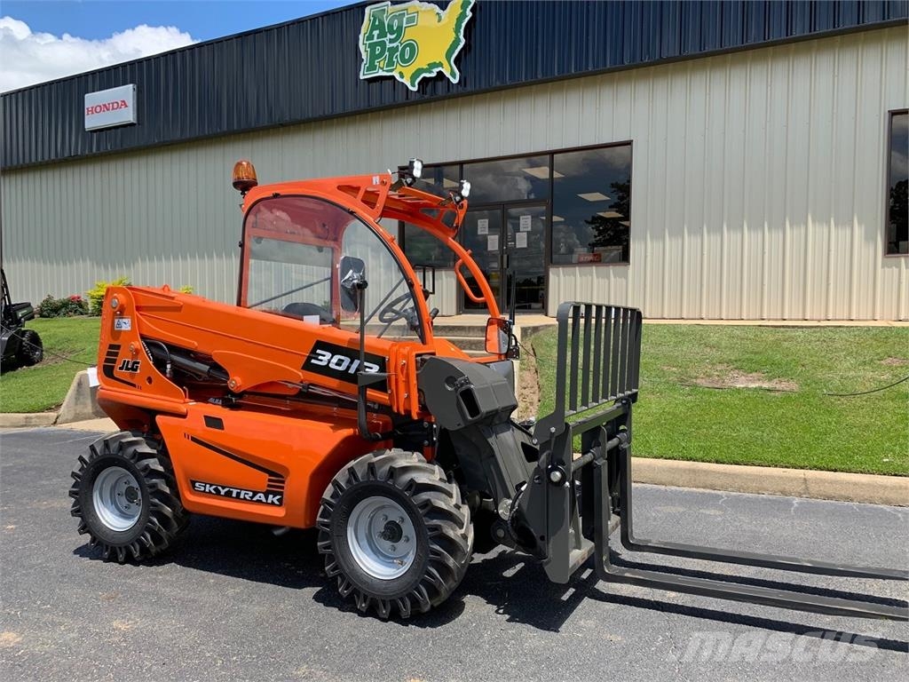 SkyTrak 3013 Telescopic handlers