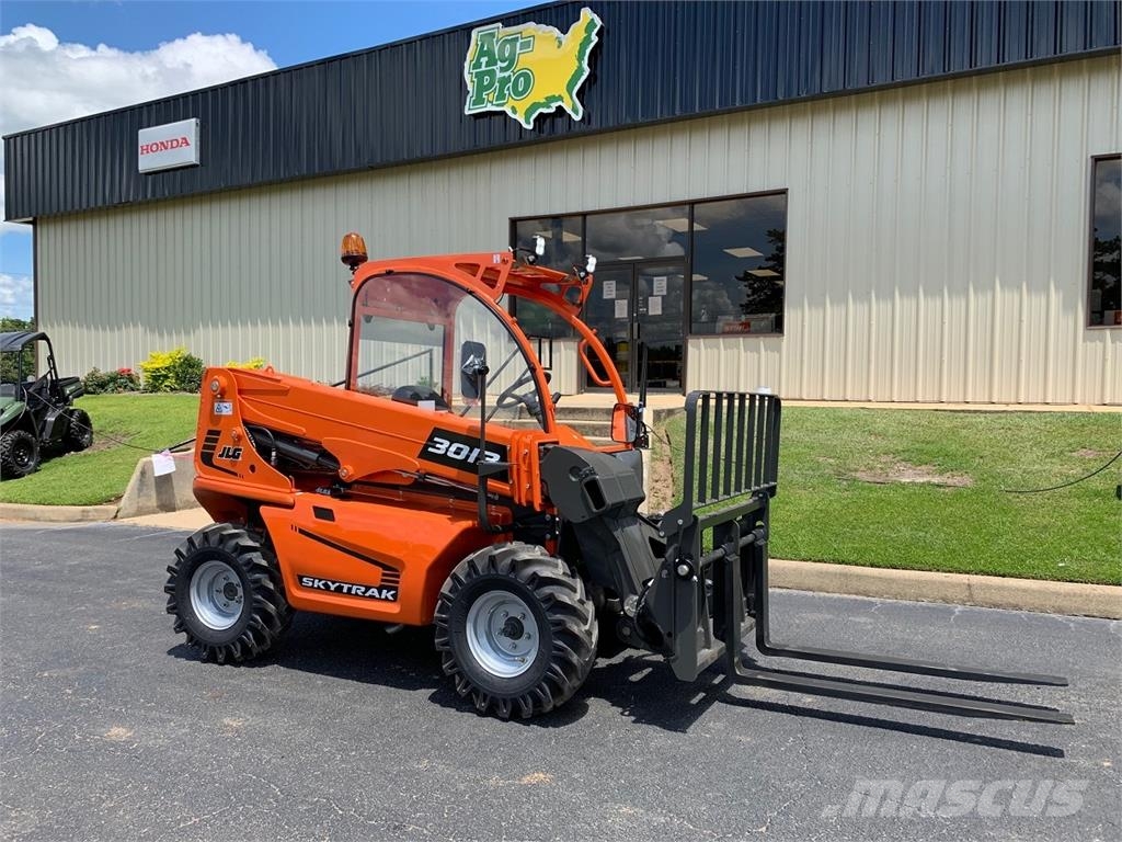 SkyTrak 3013 Telescopic handlers
