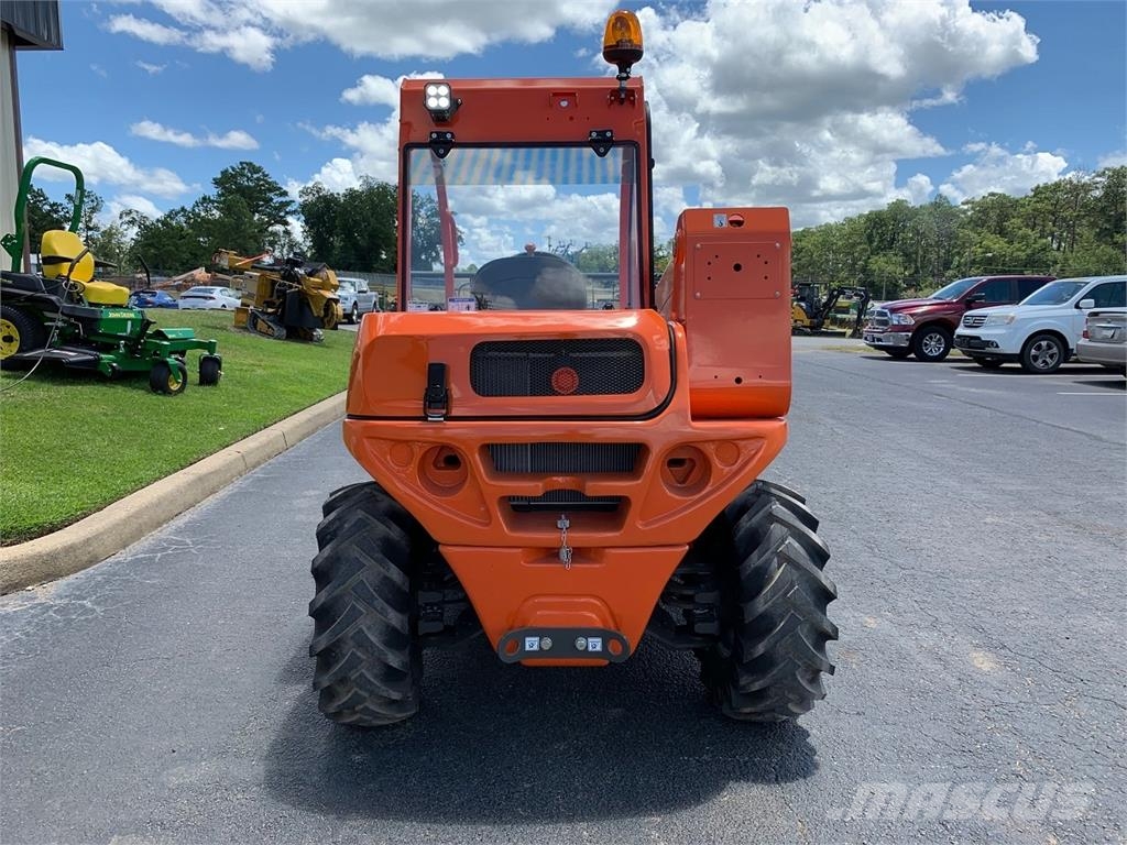 SkyTrak 3013 Telescopic handlers