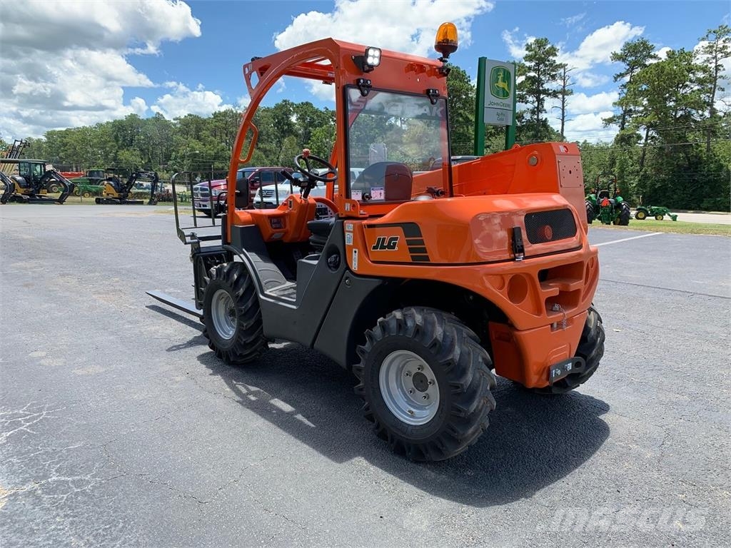 SkyTrak 3013 Telescopic handlers