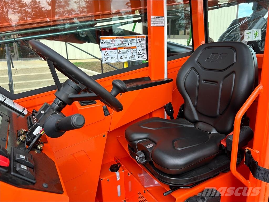 SkyTrak 8042 Teleszkópos rakodók