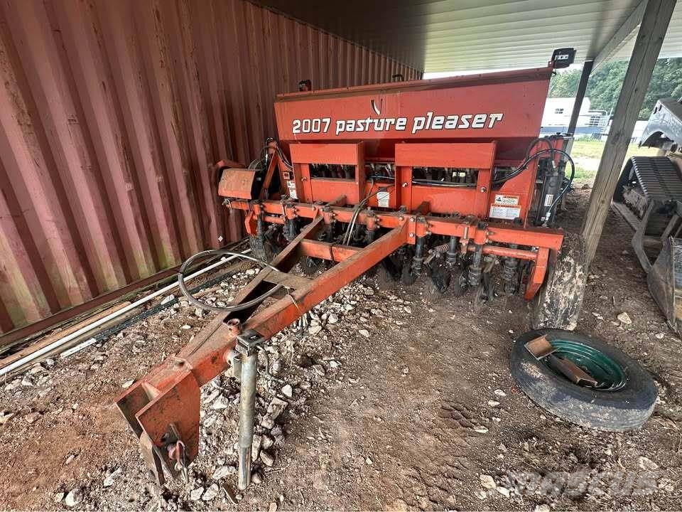 TYE PASTURE PLEASER Drillmaschinen