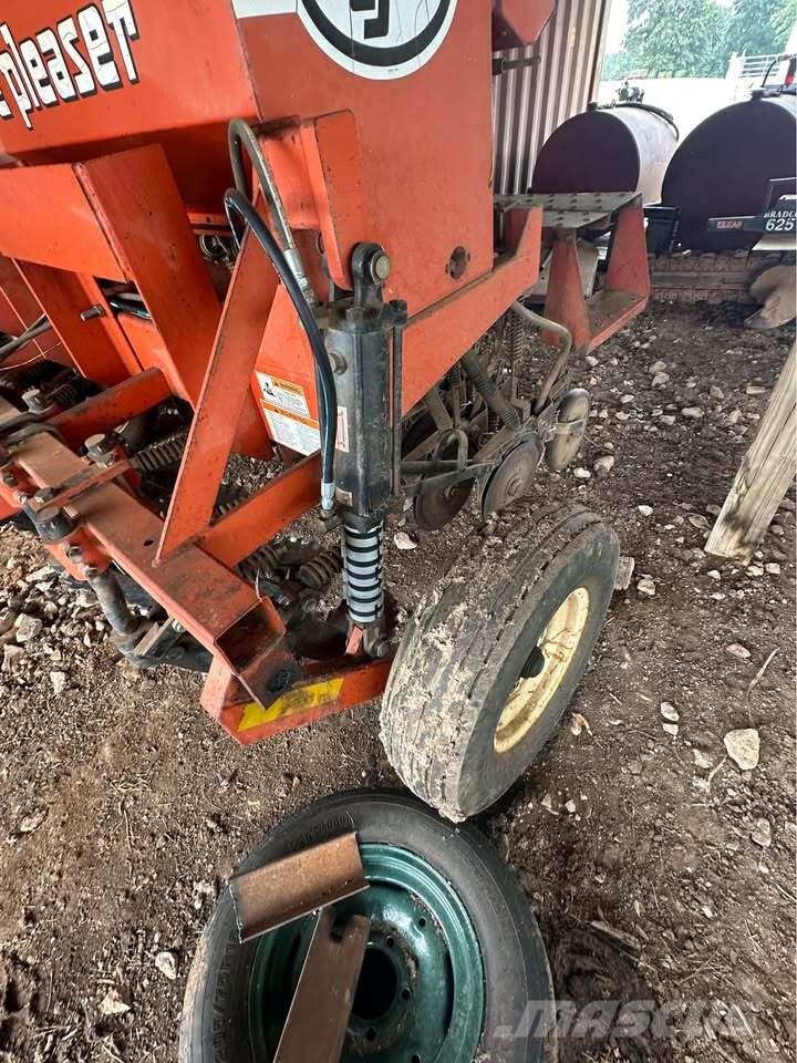 TYE PASTURE PLEASER Drillmaschinen