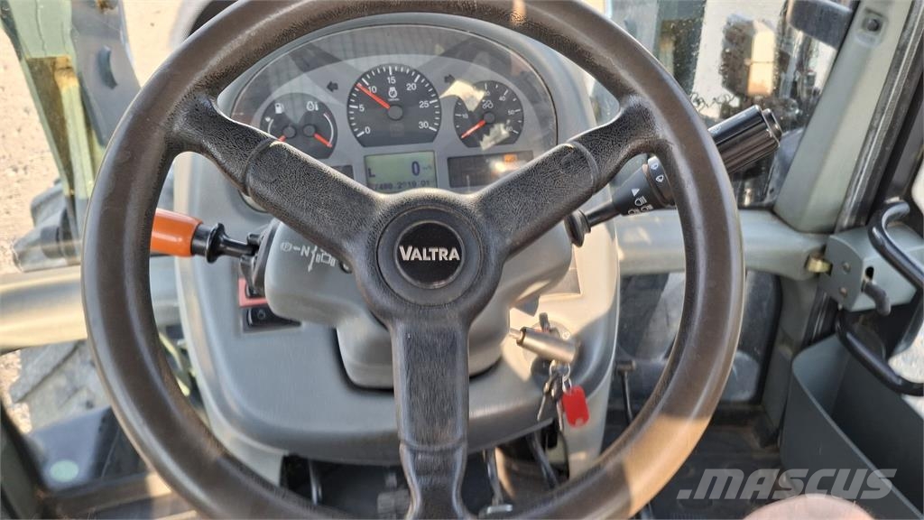 Valtra N103 Tractors