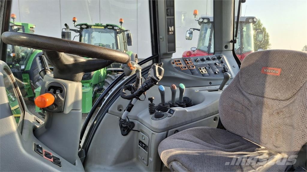 Valtra N103 Tractors