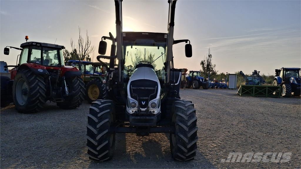 Valtra N103 Tractors