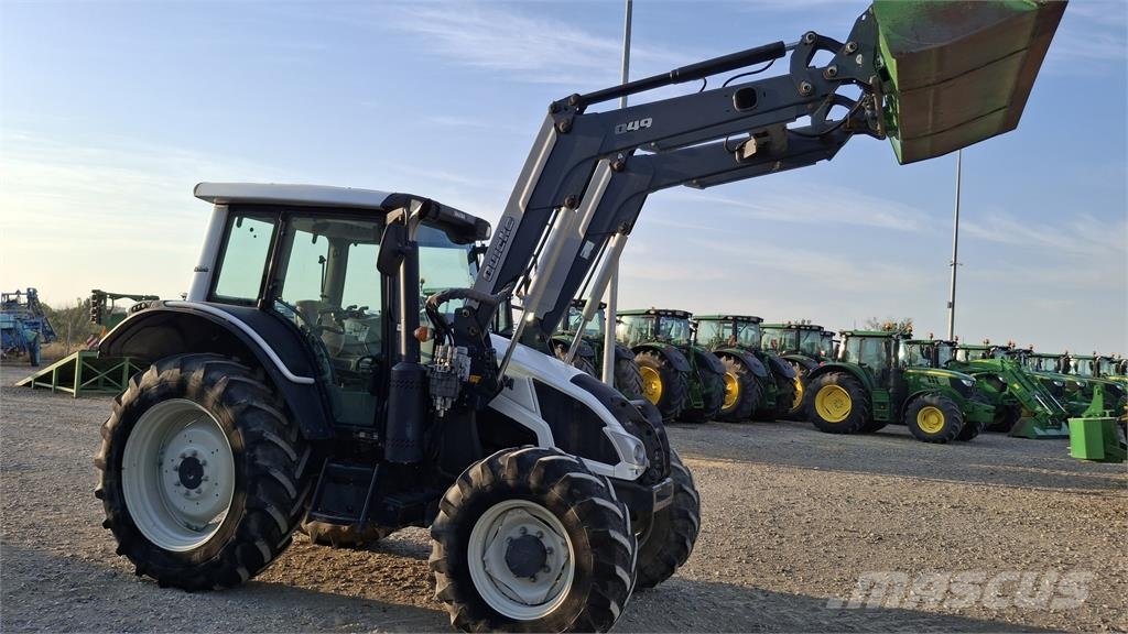 Valtra N103 Tractors