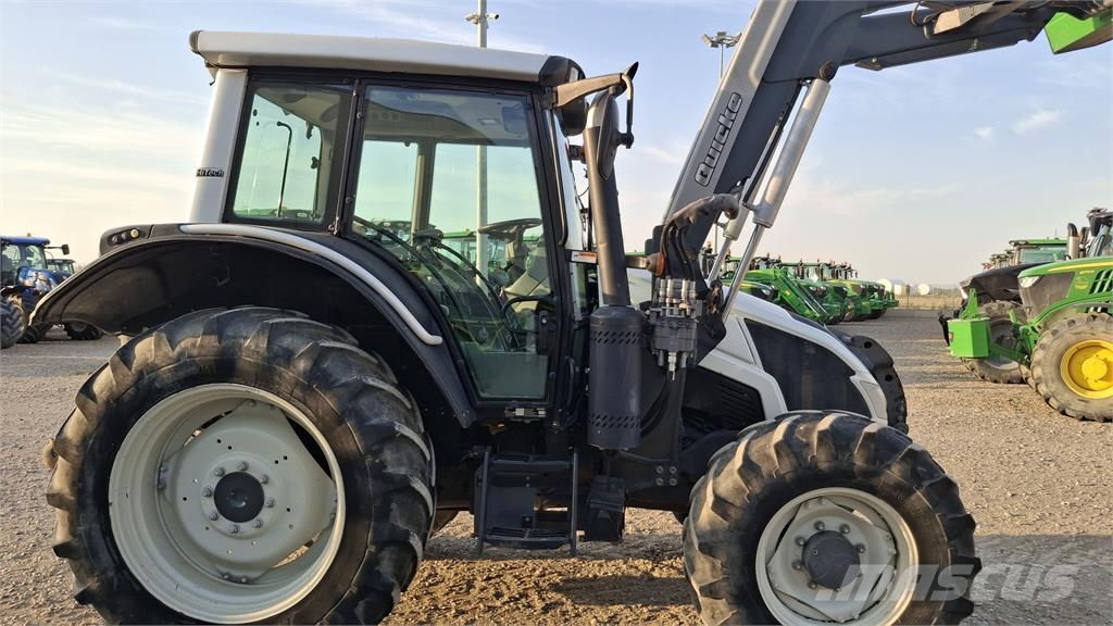 Valtra N103 Tractors