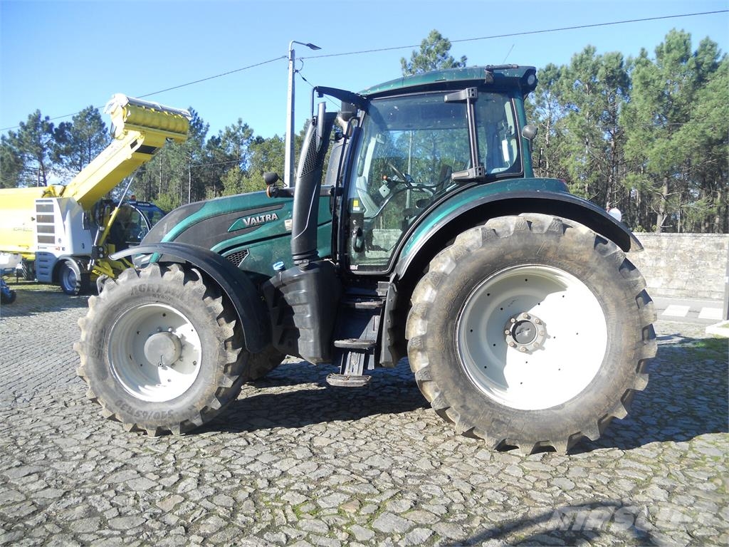Valtra T174 Traktorer