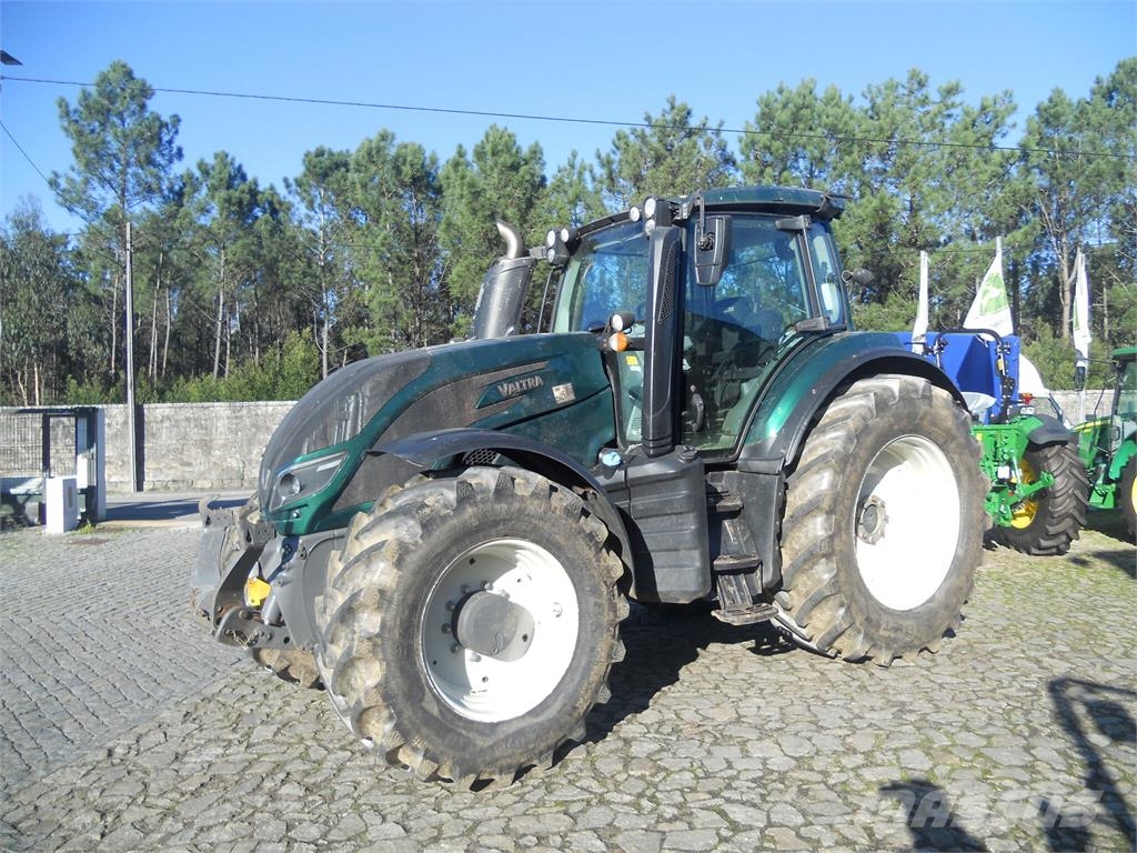 Valtra T174 Traktorer