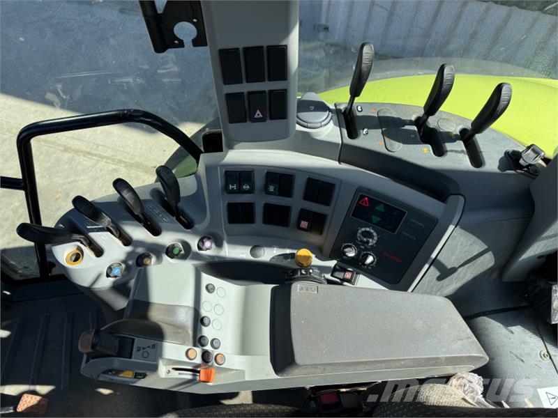 CLAAS Axion 810 Tractors