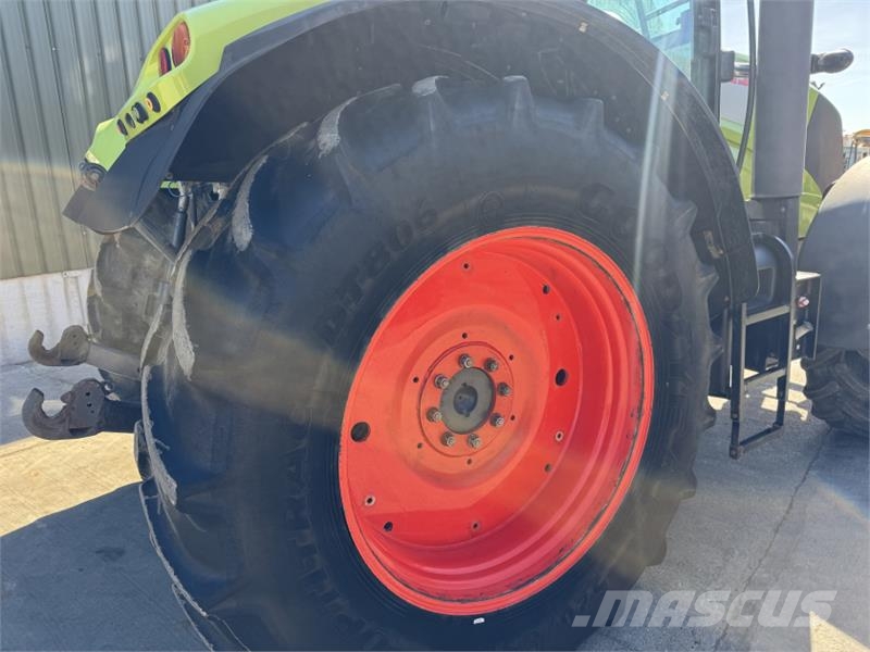 CLAAS Axion 810 Tractors
