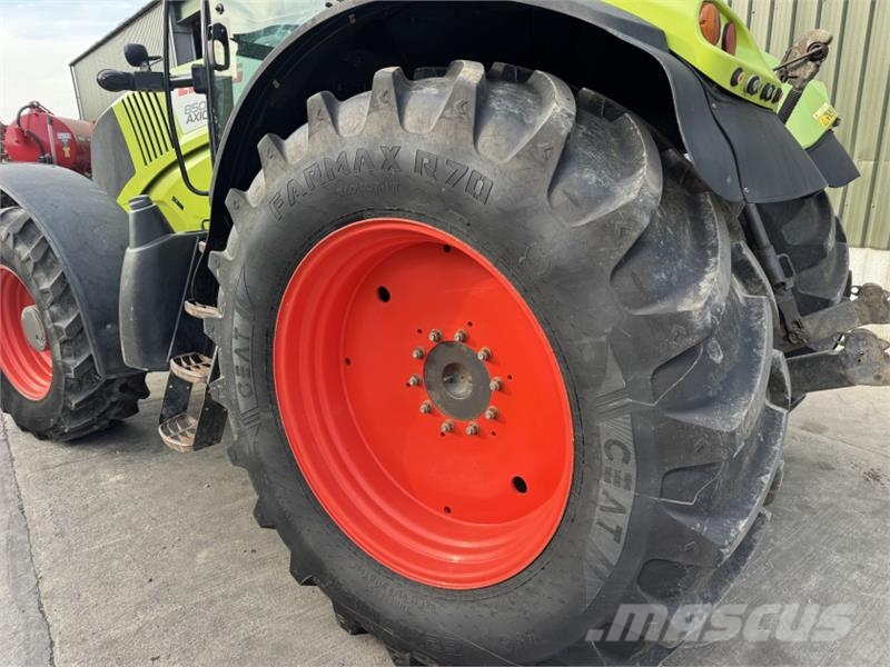 CLAAS Axion 850 Traktoren
