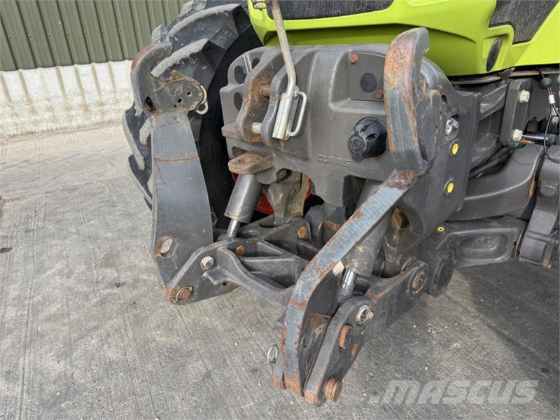 CLAAS Axion 850 Traktoren